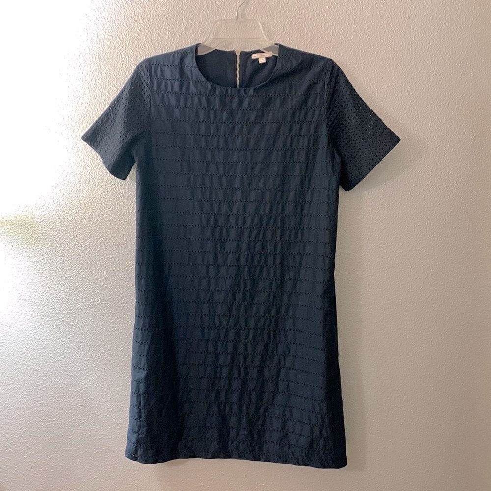 🟢3 items for $20—-GAP eyelet dress shift short sleeve zip back pockets lined